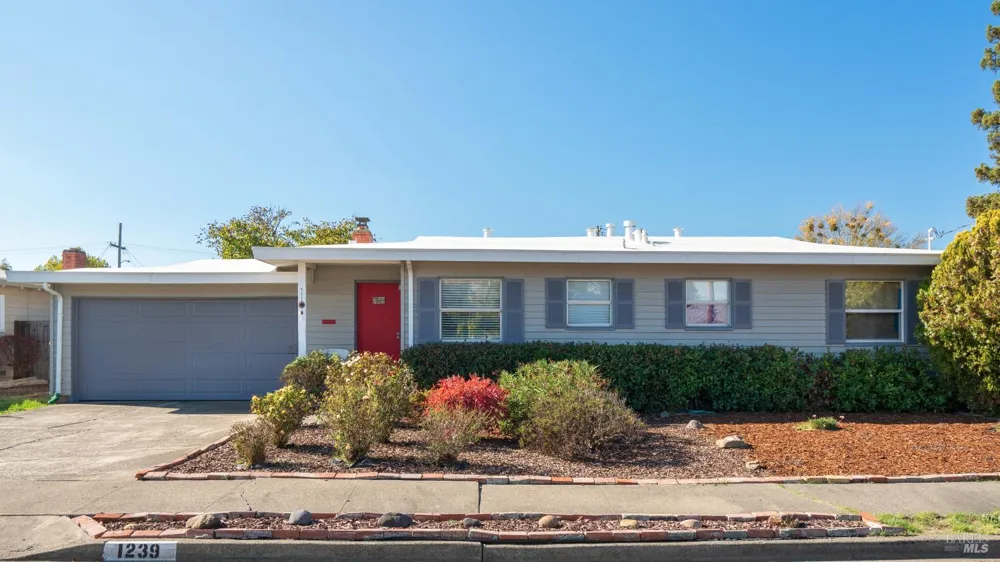 1239 Janet Way Santa Rosa, CA 95405