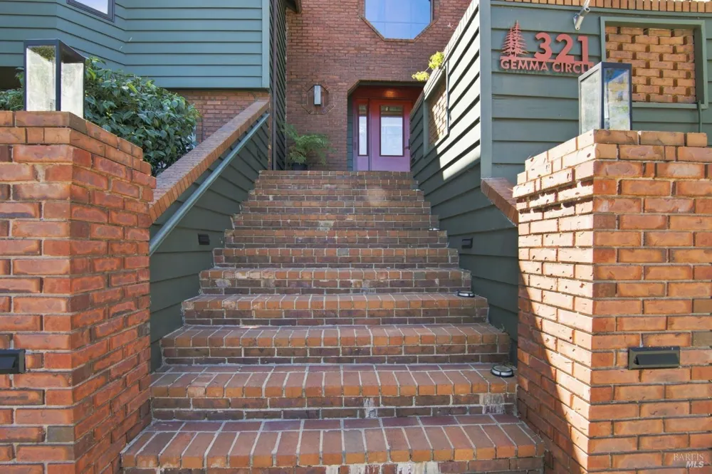 321 Gemma Circle Santa Rosa, CA 95404