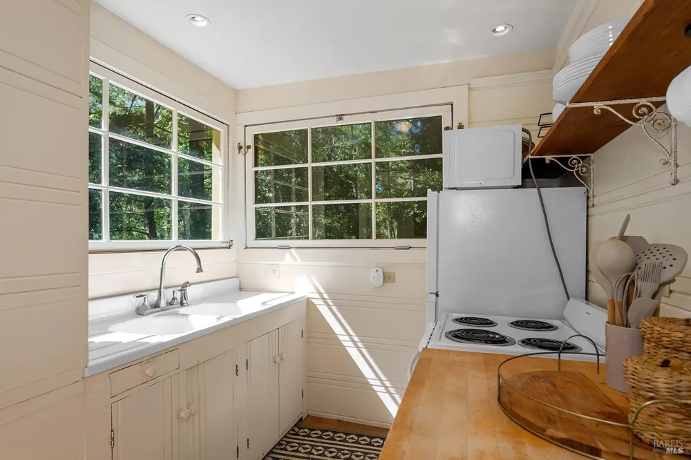 11575 Pocket Drive Guerneville, CA 95446