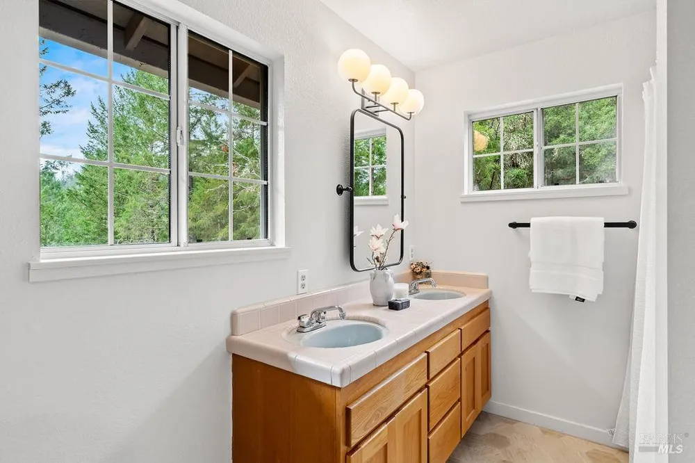 6900 Timber Drive Sebastopol, CA 95472