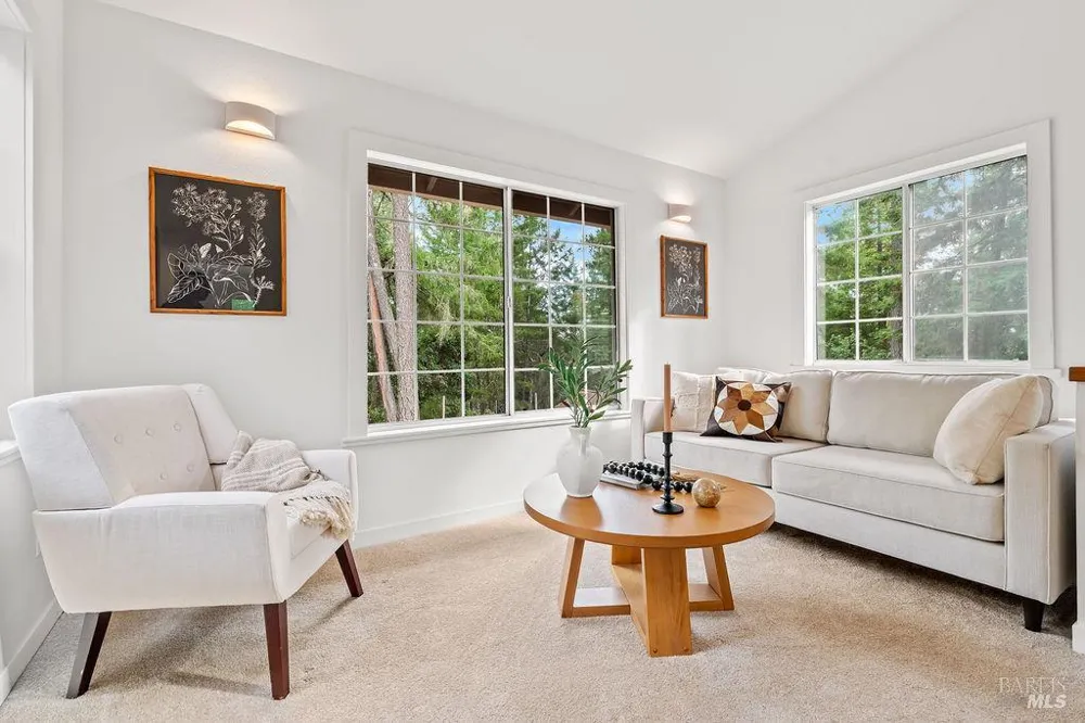 6900 Timber Drive Sebastopol, CA 95472