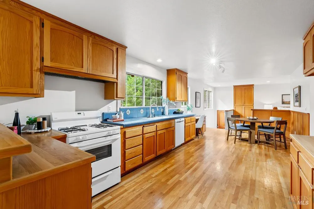 6900 Timber Drive Sebastopol, CA 95472
