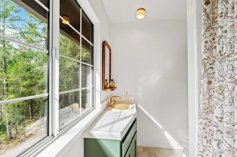 6900 Timber Drive Sebastopol, CA 95472