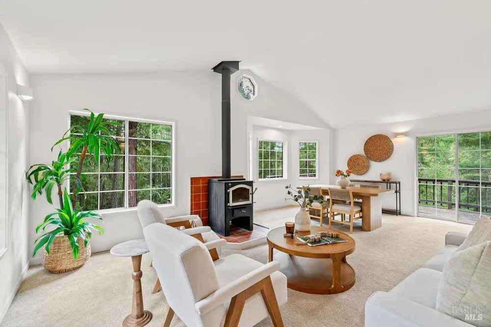 6900 Timber Drive Sebastopol, CA 95472