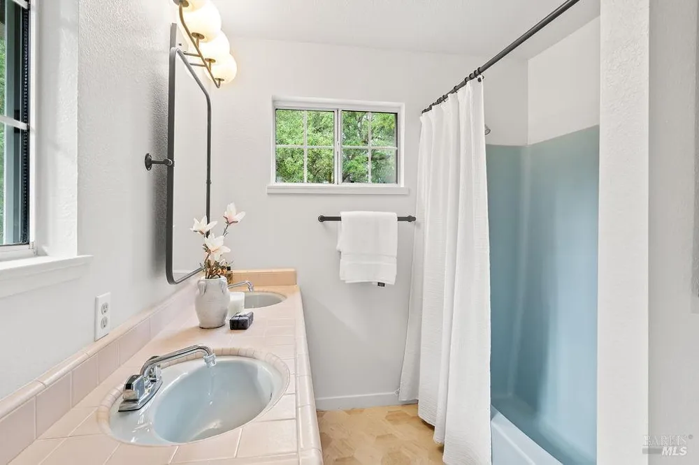 6900 Timber Drive Sebastopol, CA 95472