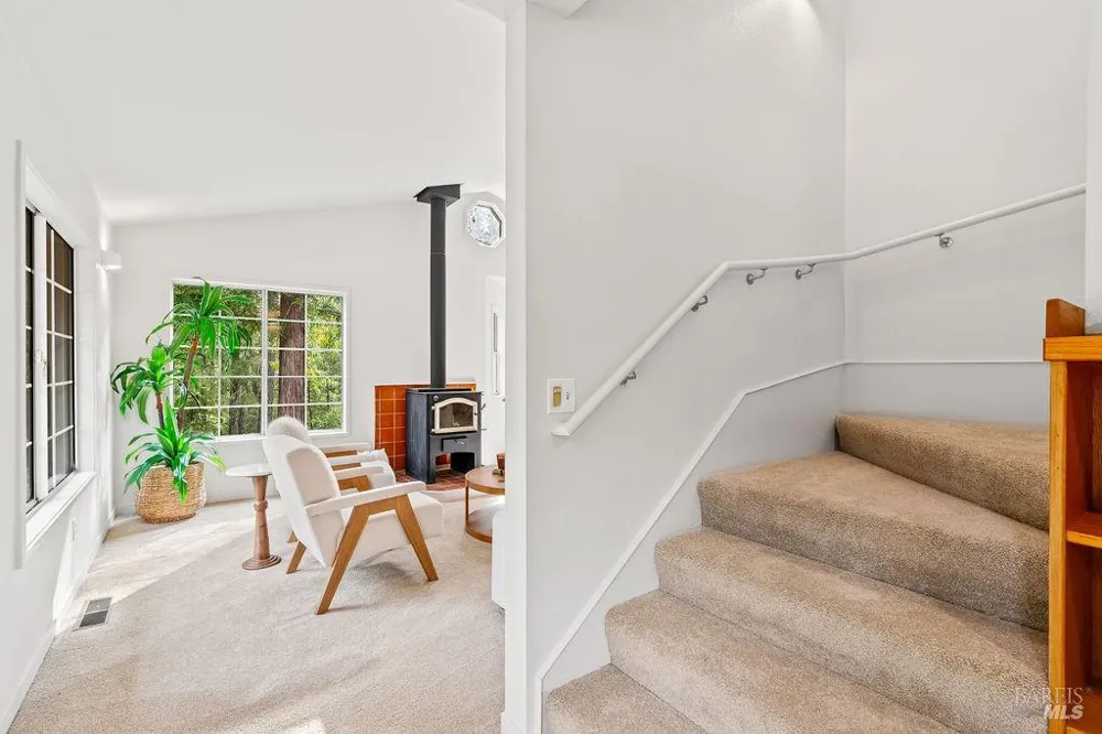 6900 Timber Drive Sebastopol, CA 95472
