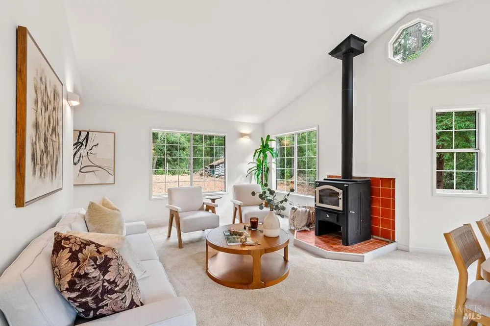 6900 Timber Drive Sebastopol, CA 95472