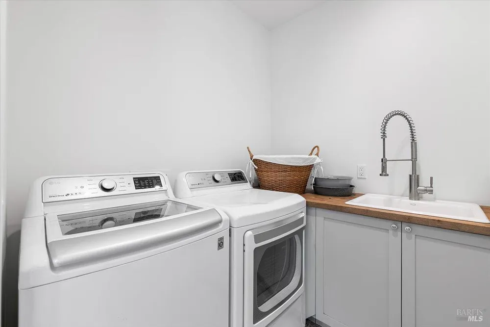 3772 Cross Creek Circle Santa Rosa, CA 95403