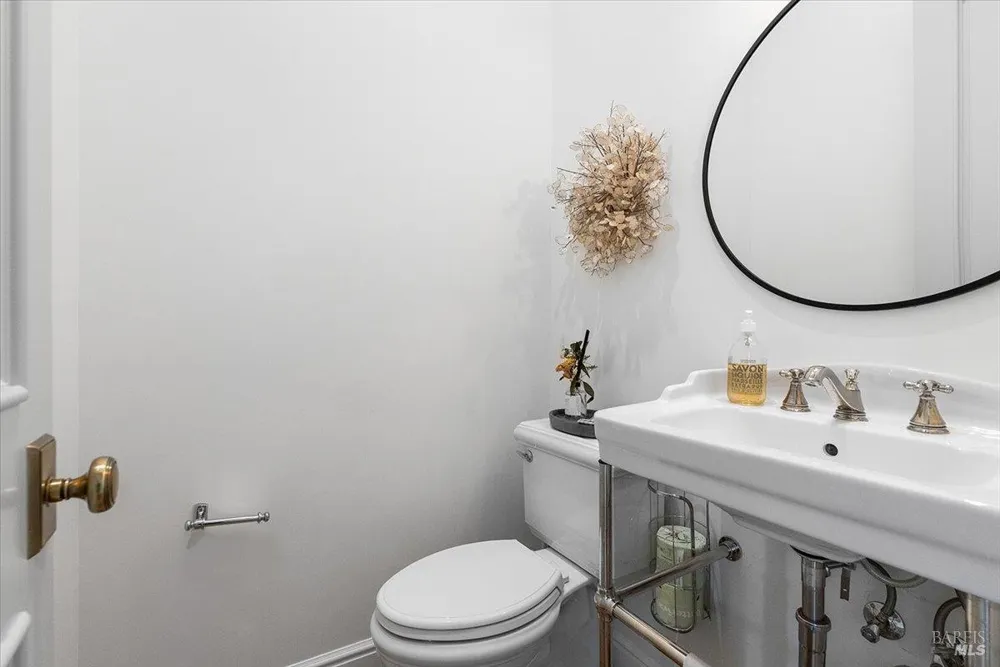 3772 Cross Creek Circle Santa Rosa, CA 95403