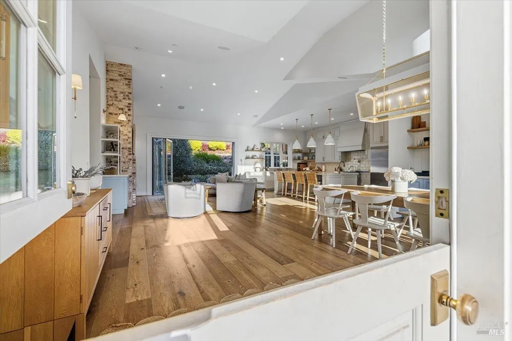 3772 Cross Creek Circle Santa Rosa, CA 95403