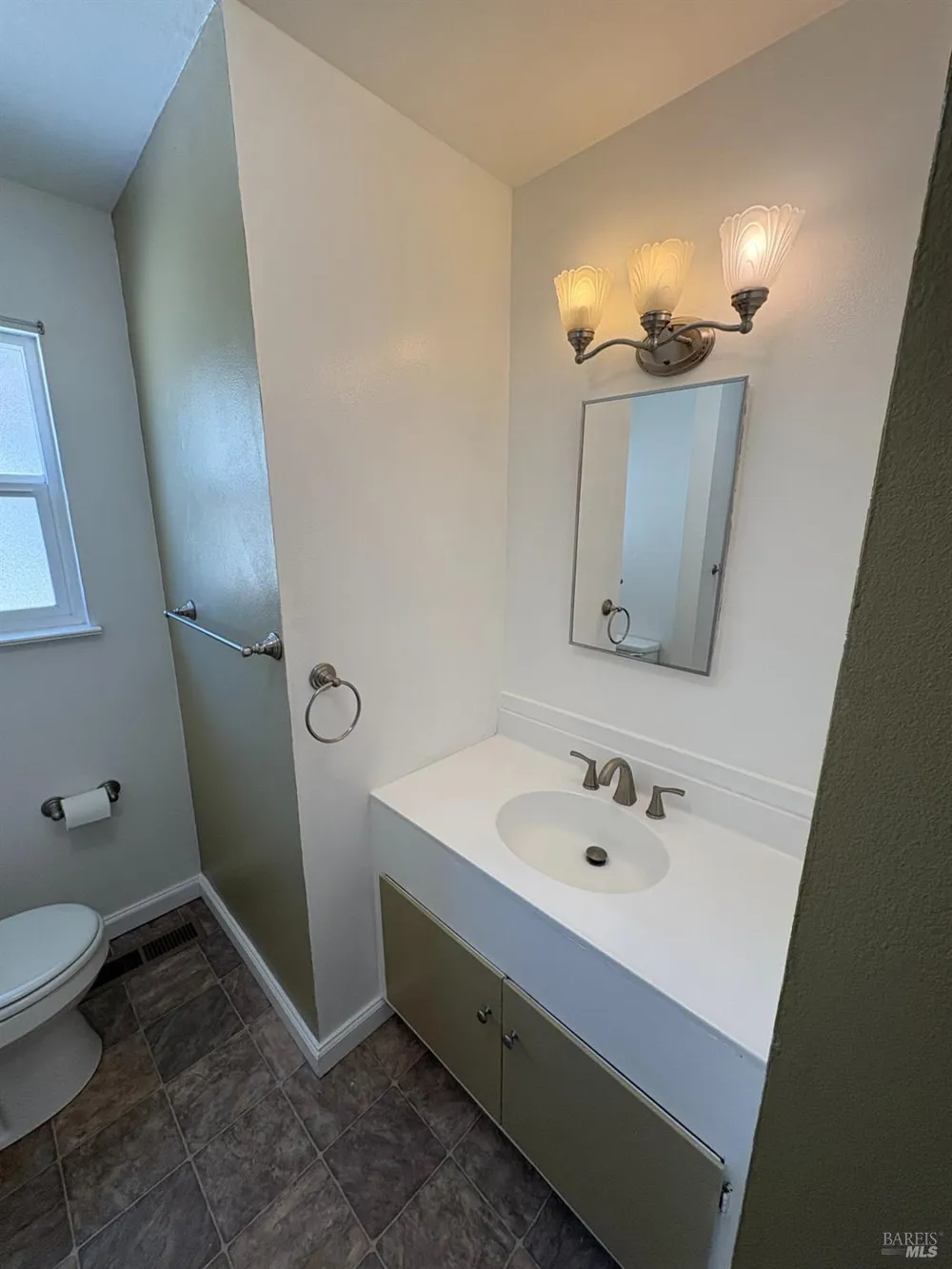 7631 Adrian Drive Rohnert Park, CA 94928