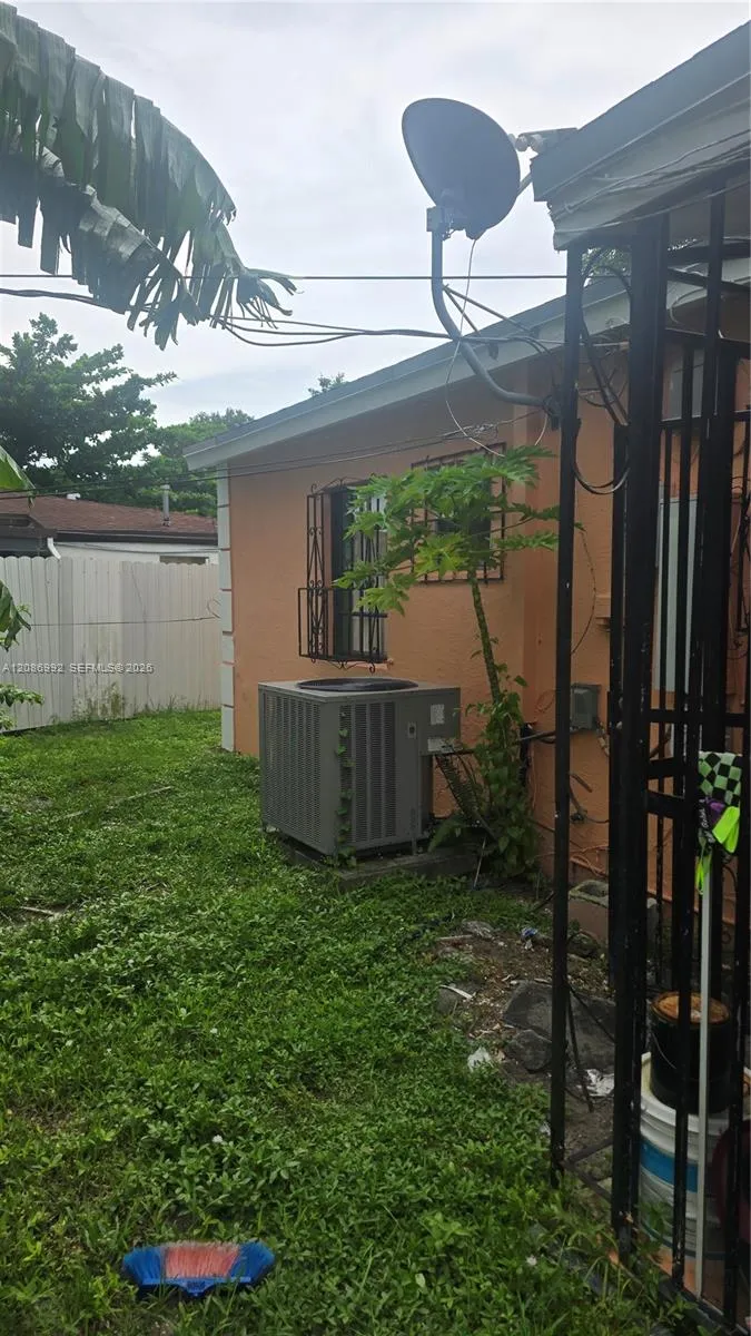 2911 NW 163rd St Miami Gardens, FL 33054