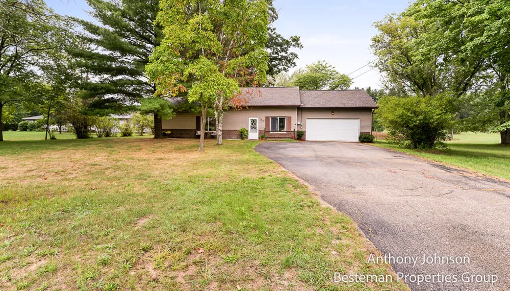 133 North Street White Cloud, MI 49349