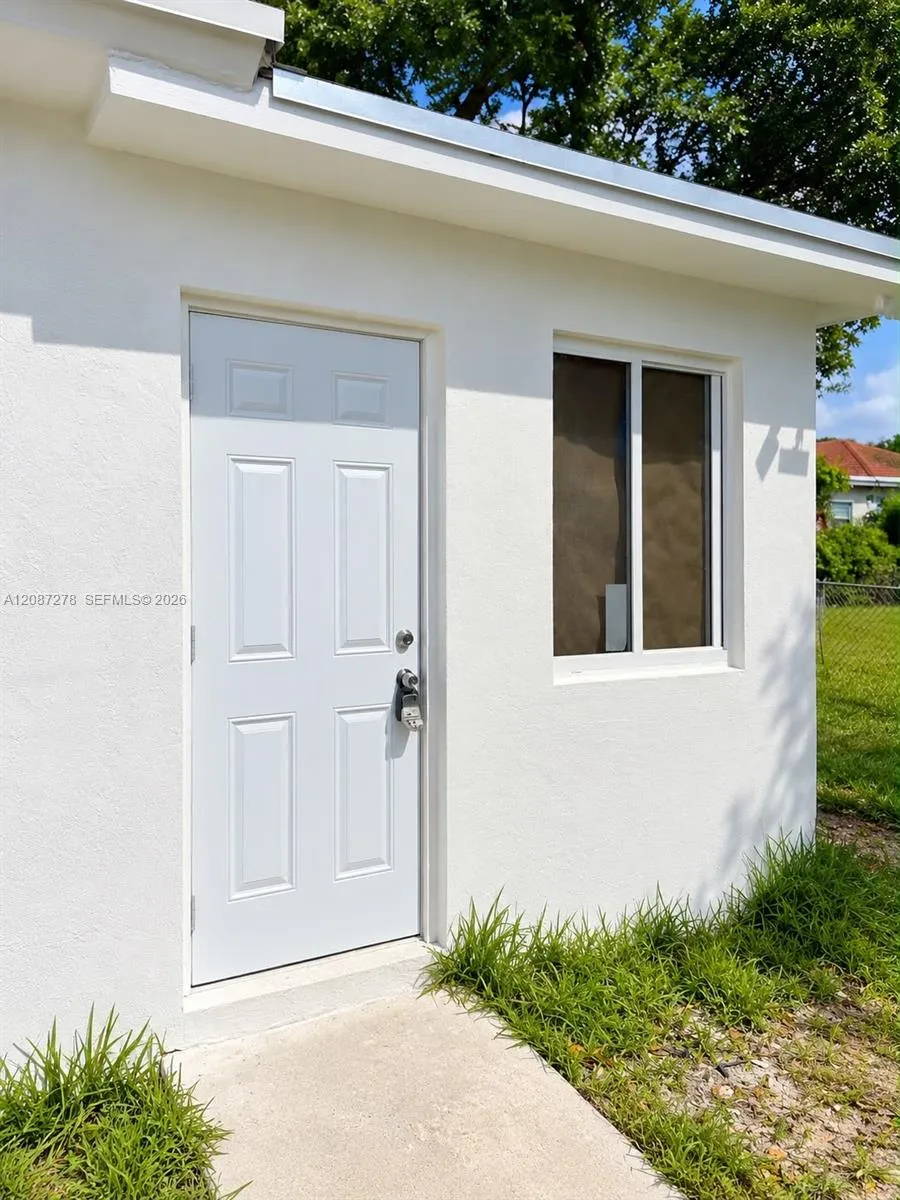 940 NW 67th St Miami, FL 33150