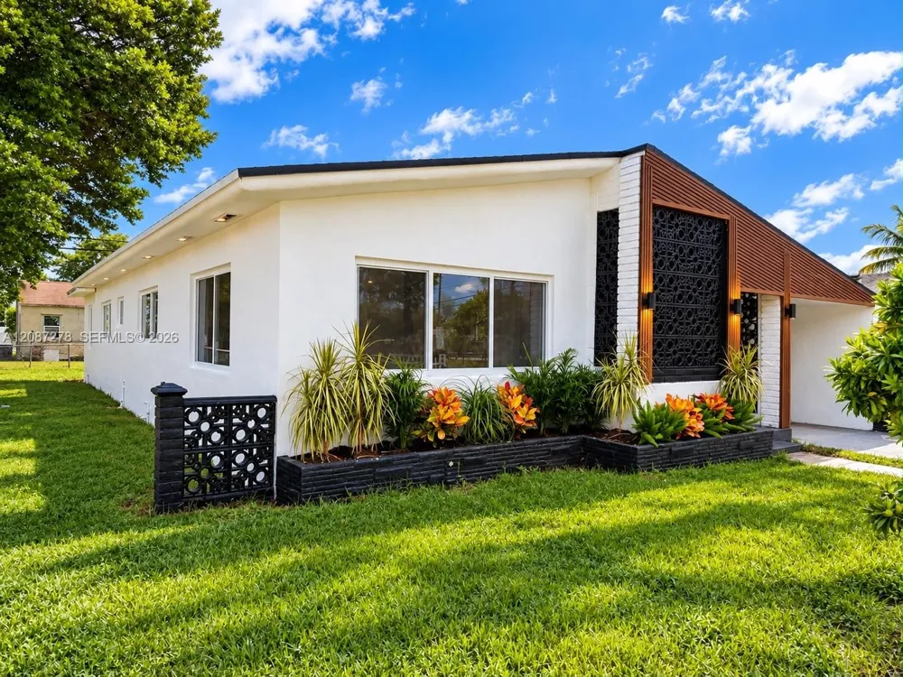 940 NW 67th St Miami, FL 33150