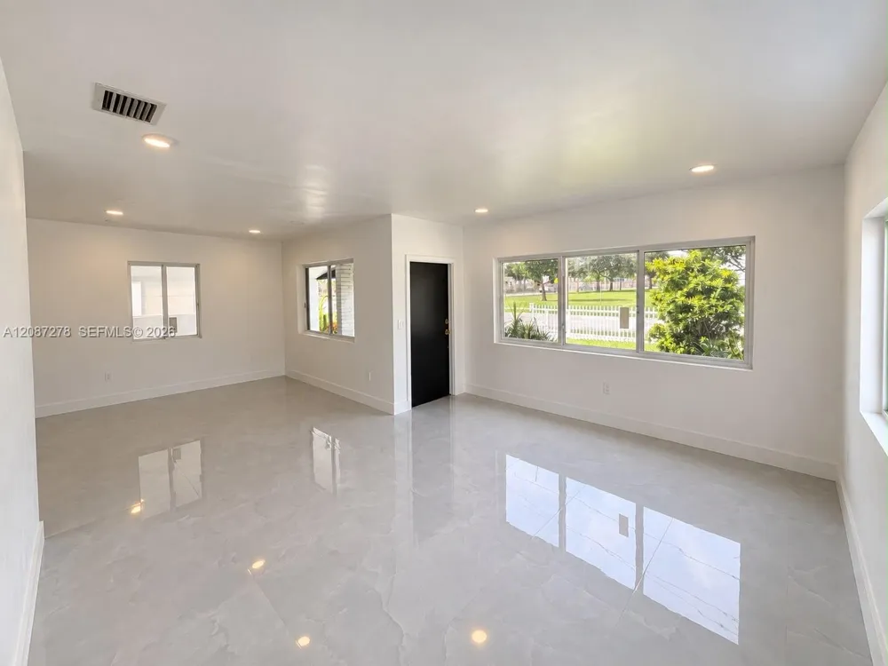 940 NW 67th St Miami, FL 33150