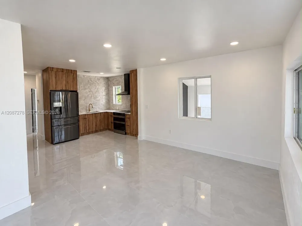 940 NW 67th St Miami, FL 33150