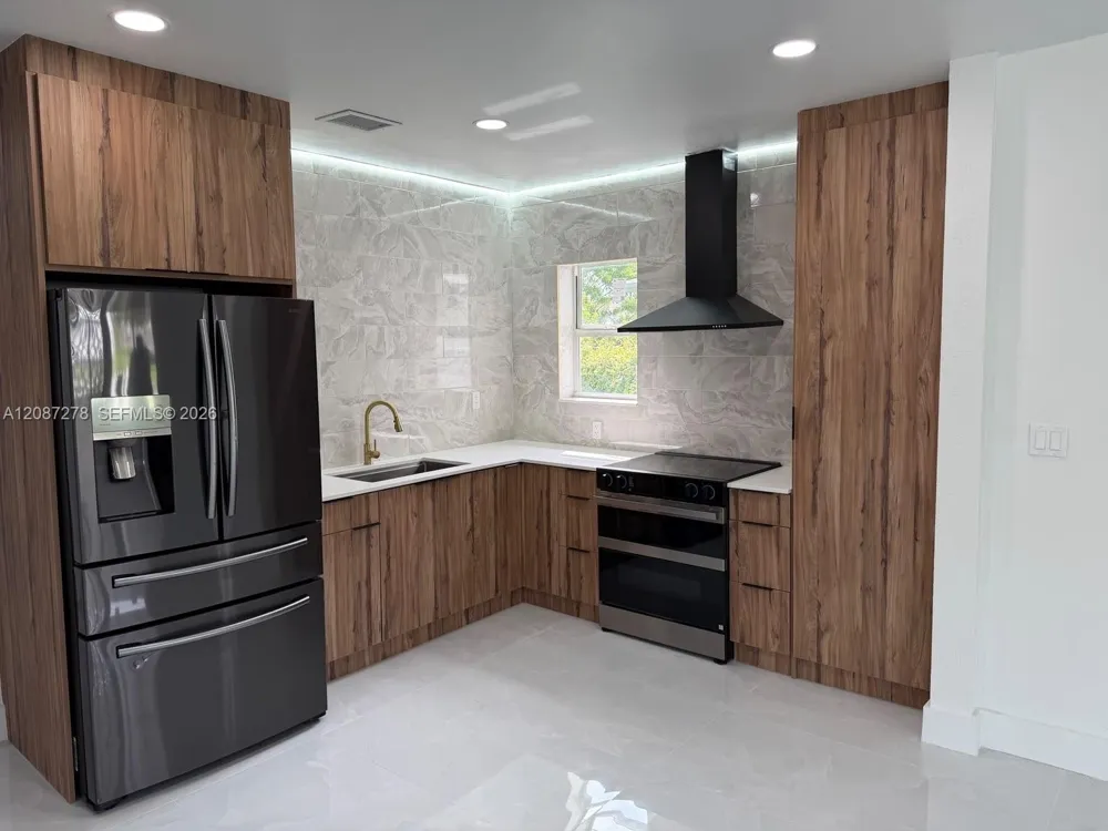 940 NW 67th St Miami, FL 33150