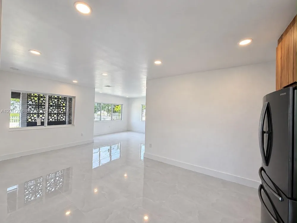 940 NW 67th St Miami, FL 33150