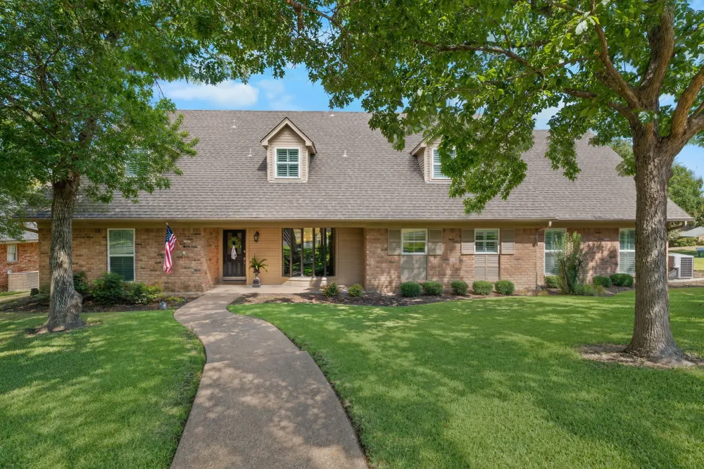 10026 Forest View Drive Woodway, TX 76712