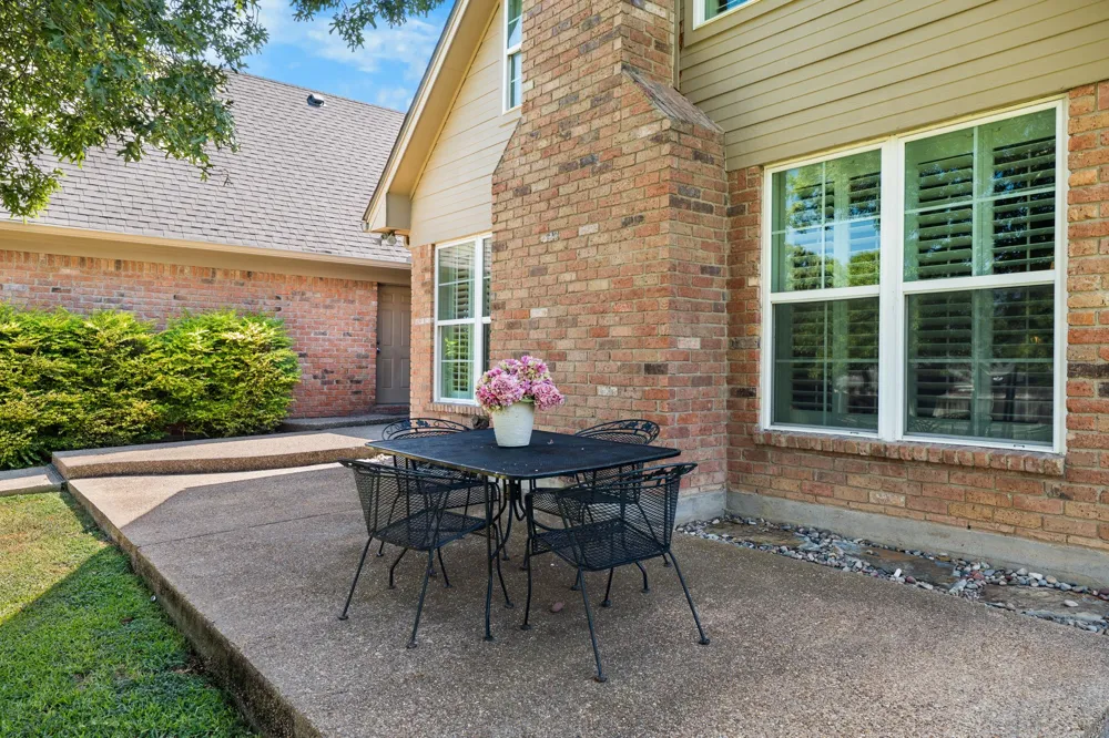10026 Forest View Drive Woodway, TX 76712