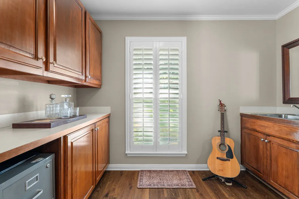 10026 Forest View Drive Woodway, TX 76712