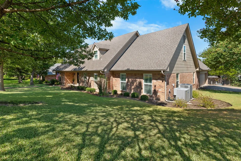 10026 Forest View Drive Woodway, TX 76712