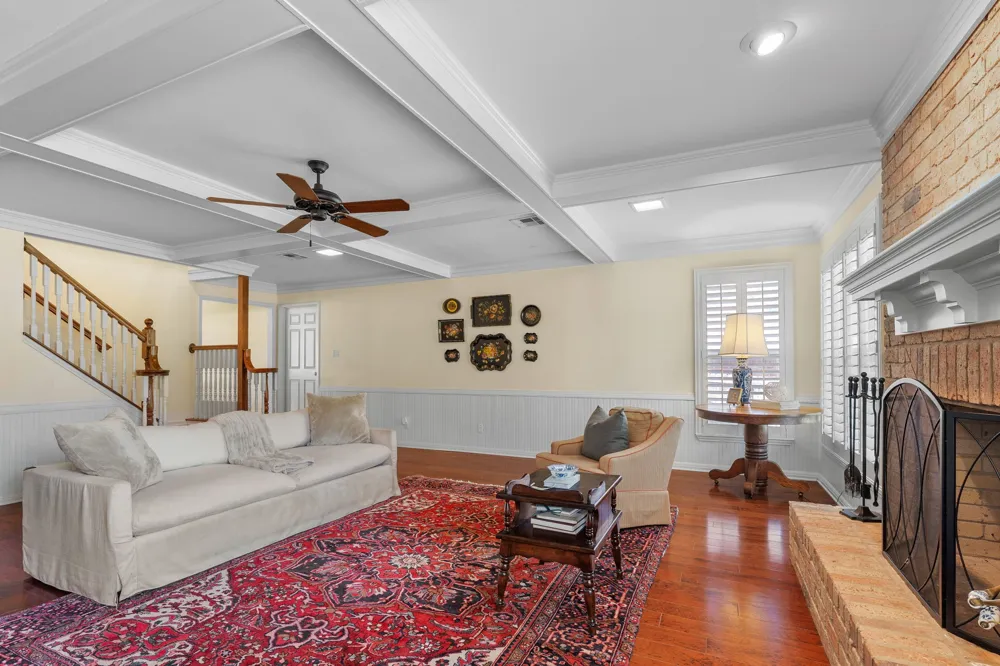 10026 Forest View Drive Woodway, TX 76712