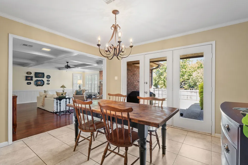 10026 Forest View Drive Woodway, TX 76712
