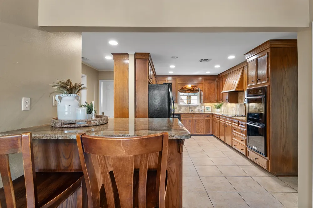 10026 Forest View Drive Woodway, TX 76712