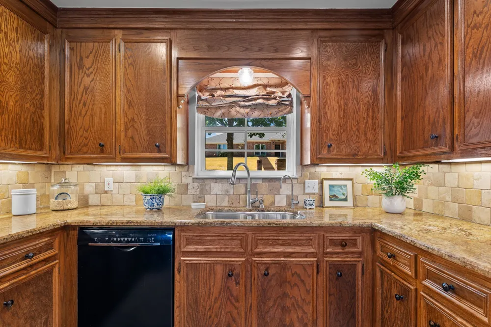 10026 Forest View Drive Woodway, TX 76712