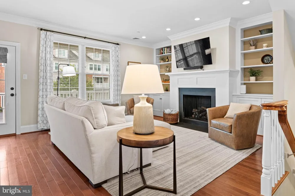 57 VILLAGE SQUARE Paoli, PA 19301
