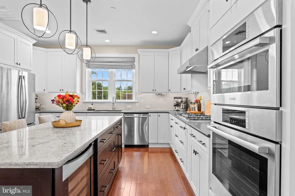 57 VILLAGE SQUARE Paoli, PA 19301