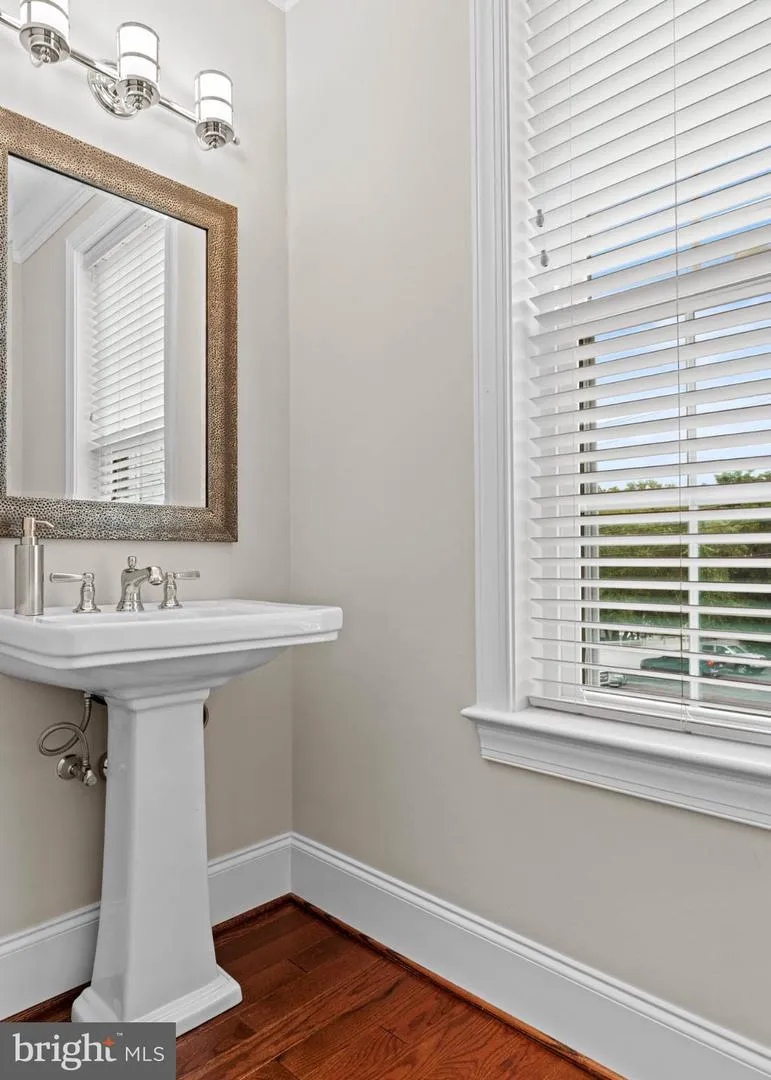 57 VILLAGE SQUARE Paoli, PA 19301
