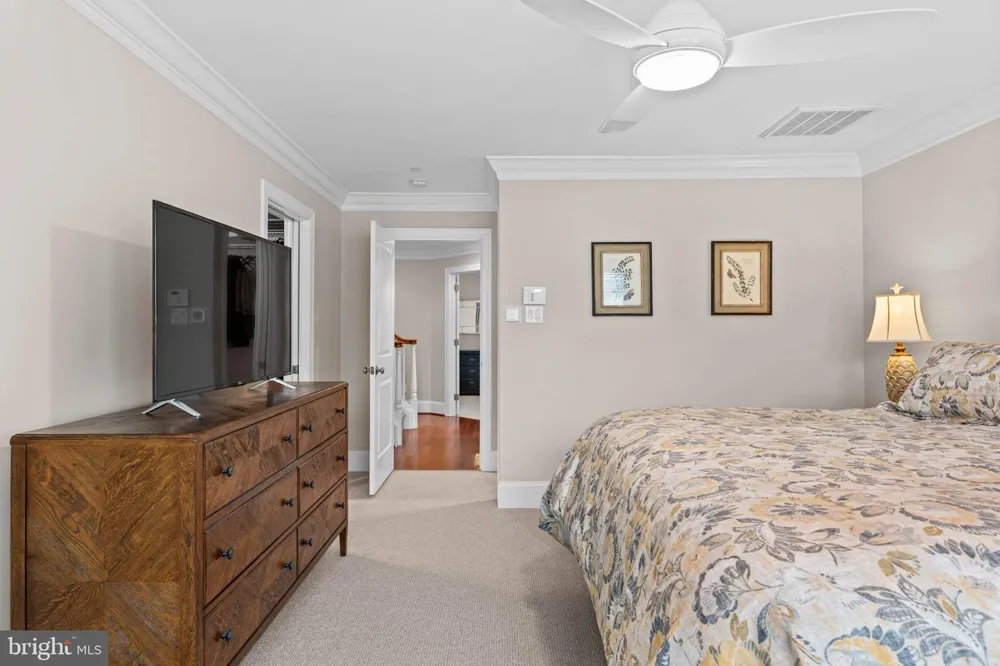 57 VILLAGE SQUARE Paoli, PA 19301
