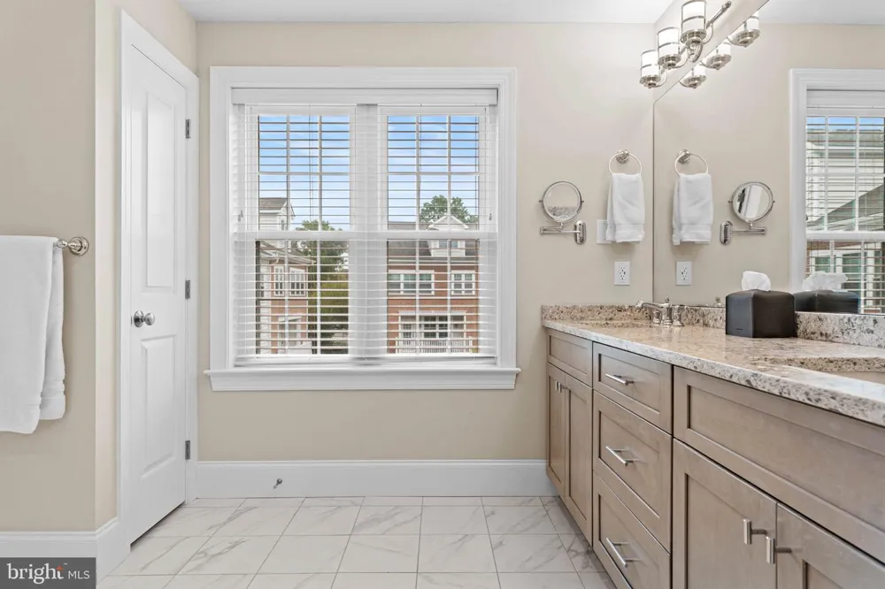 57 VILLAGE SQUARE Paoli, PA 19301