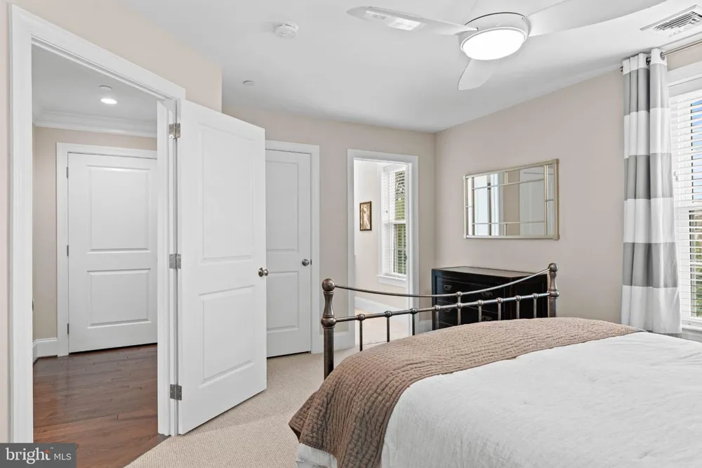 57 VILLAGE SQUARE Paoli, PA 19301