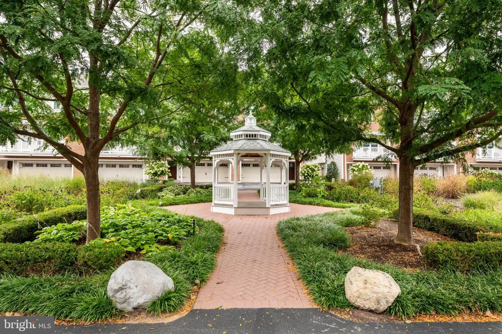 57 VILLAGE SQUARE Paoli, PA 19301