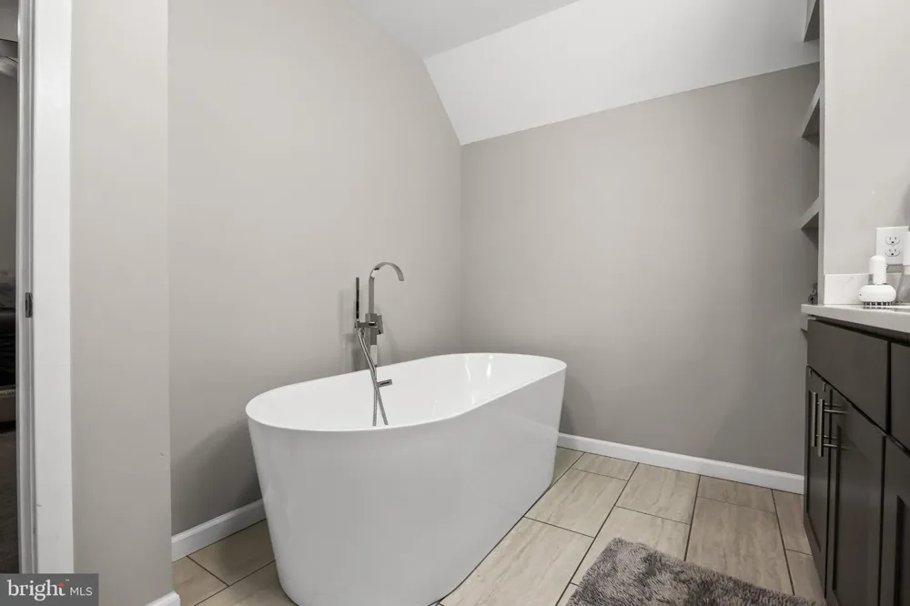 1 BLOOMER DRIVE Burlington, NJ 08016