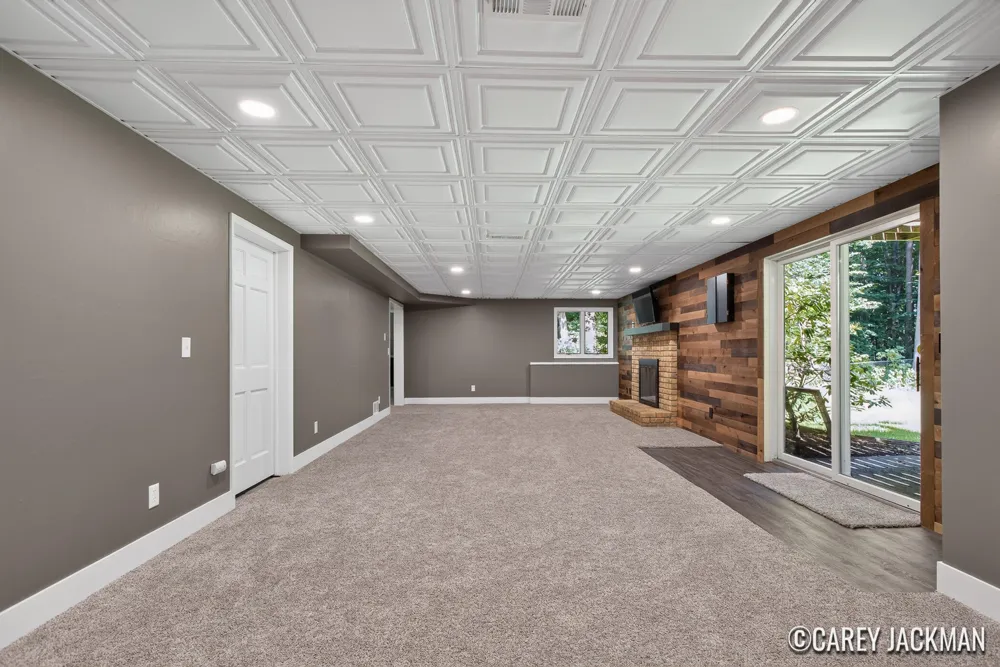 2111 Woodley Creek Court NW Comstock Park, MI 49321