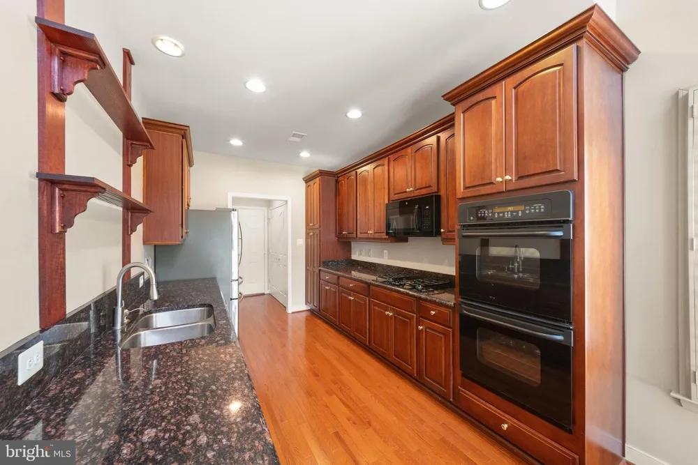 5976 PINEY GROVE WAY Gainesville, VA 20155