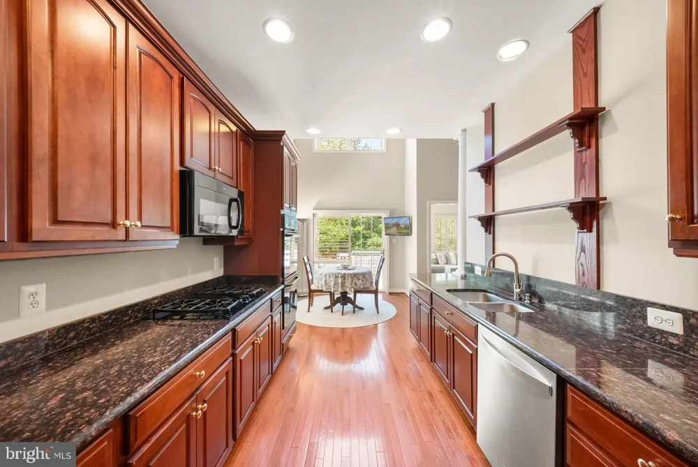 5976 PINEY GROVE WAY Gainesville, VA 20155