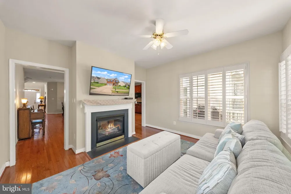 5976 PINEY GROVE WAY Gainesville, VA 20155