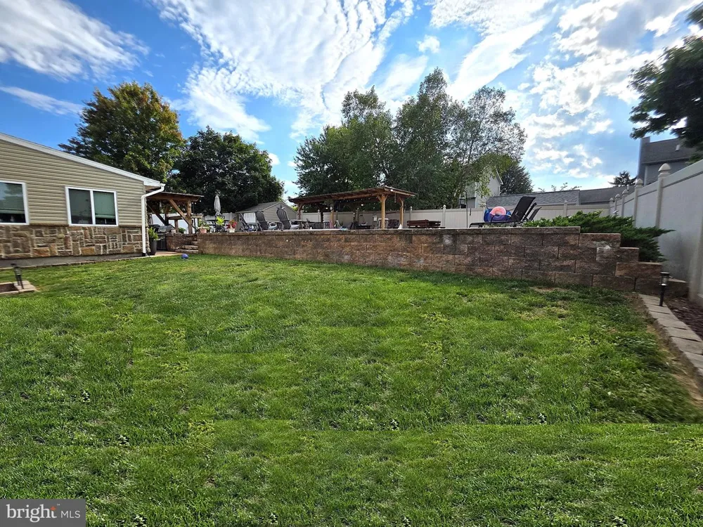 37 GREENMONT DRIVE Enola, PA 17025