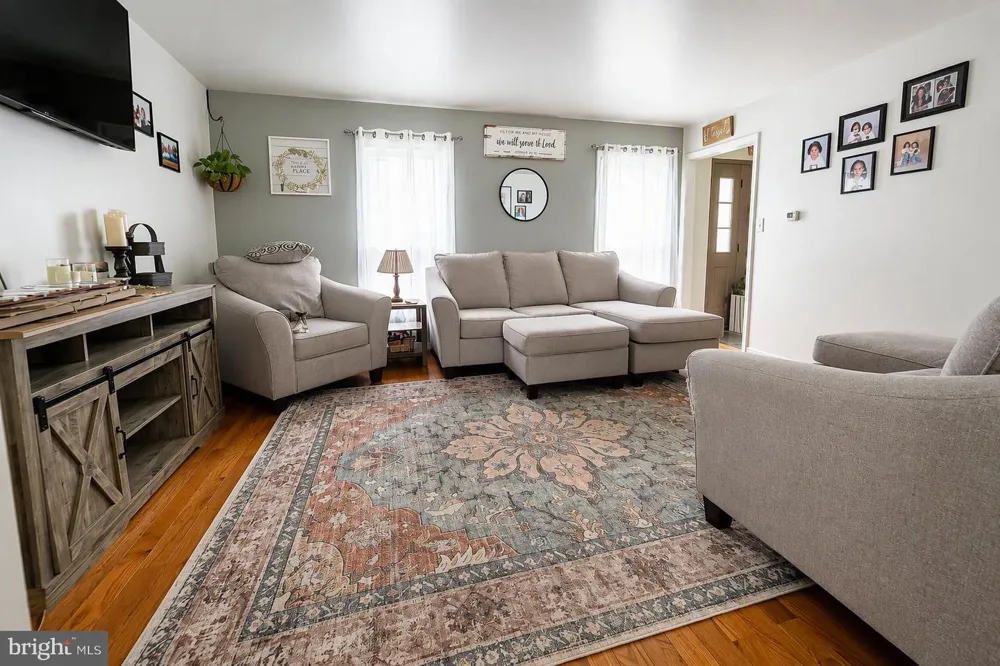37 GREENMONT DRIVE Enola, PA 17025