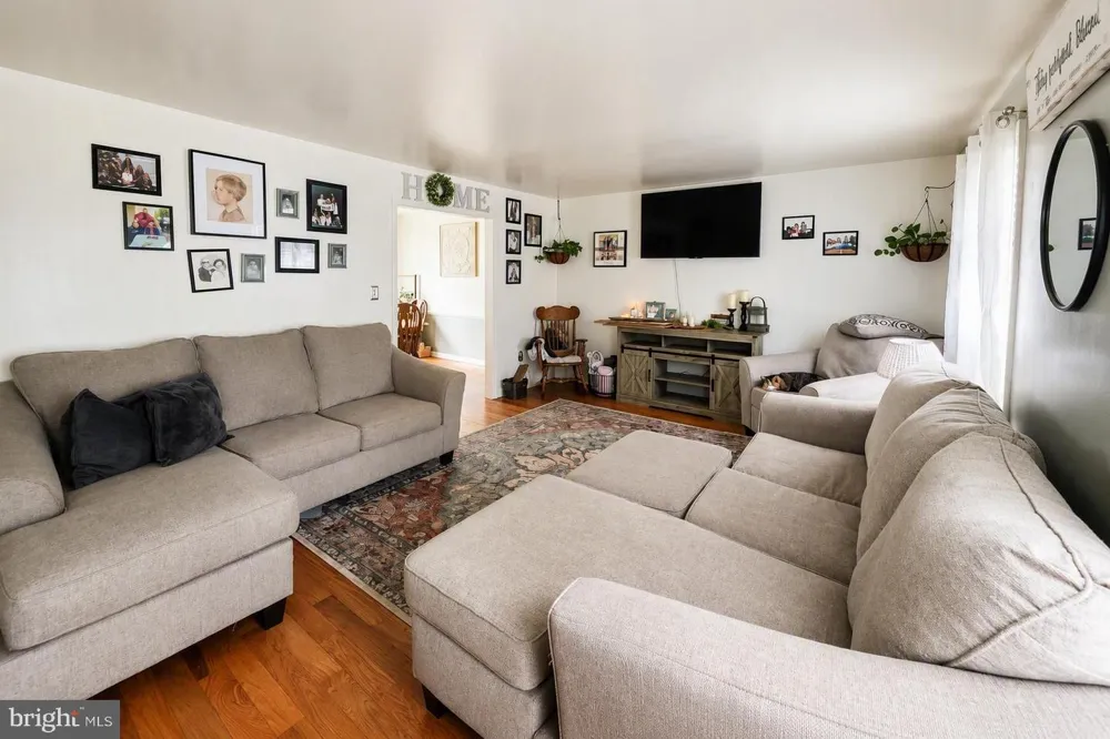 37 GREENMONT DRIVE Enola, PA 17025