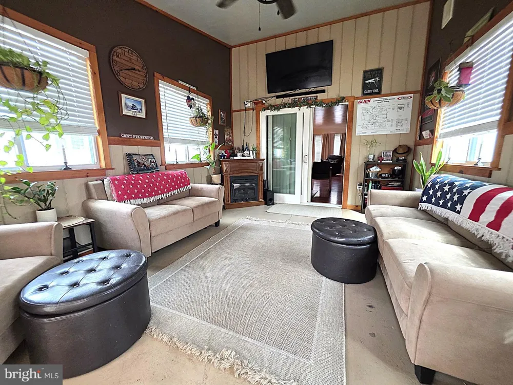 37 GREENMONT DRIVE Enola, PA 17025