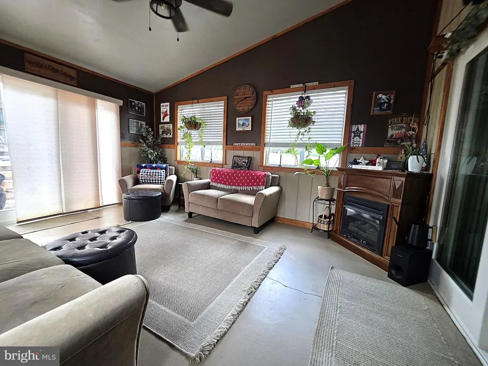37 GREENMONT DRIVE Enola, PA 17025