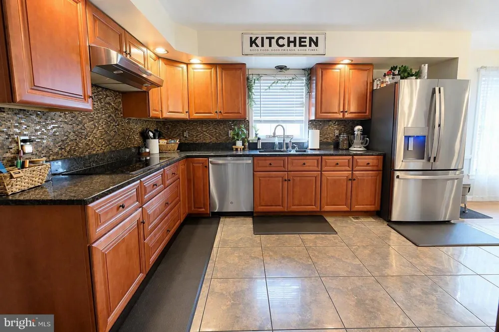 37 GREENMONT DRIVE Enola, PA 17025