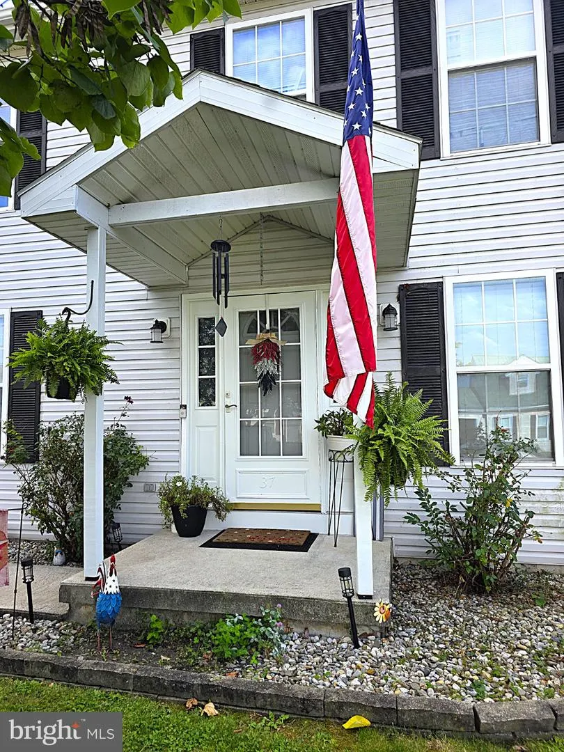37 GREENMONT DRIVE Enola, PA 17025